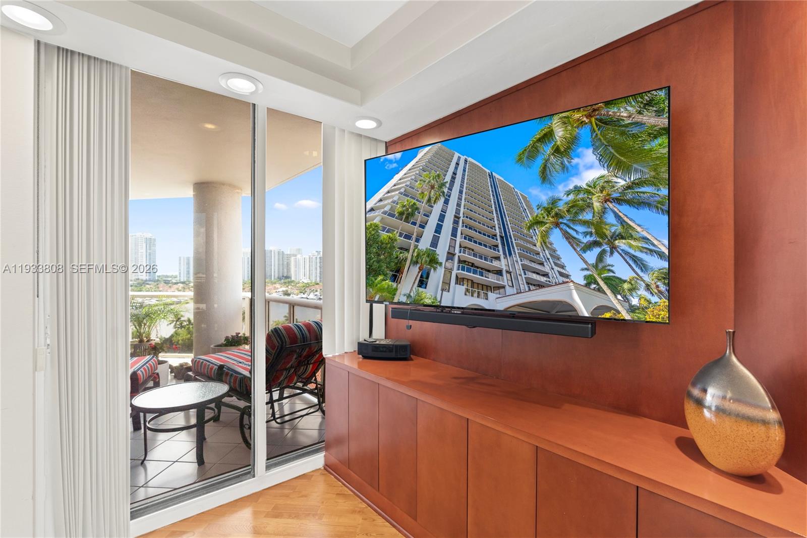 3598 Yacht Club Dr # 1003