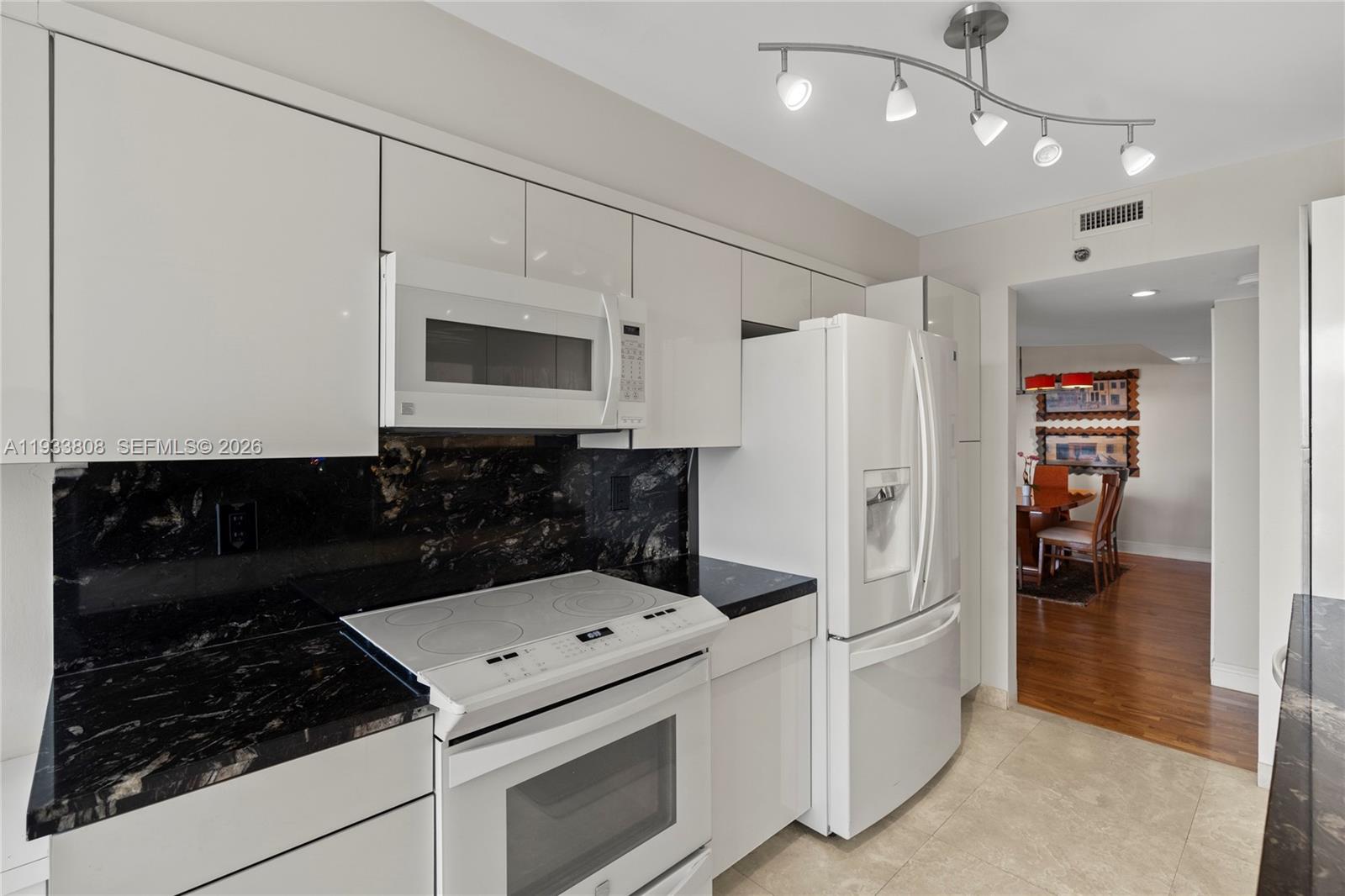 3598 Yacht Club Dr # 1003