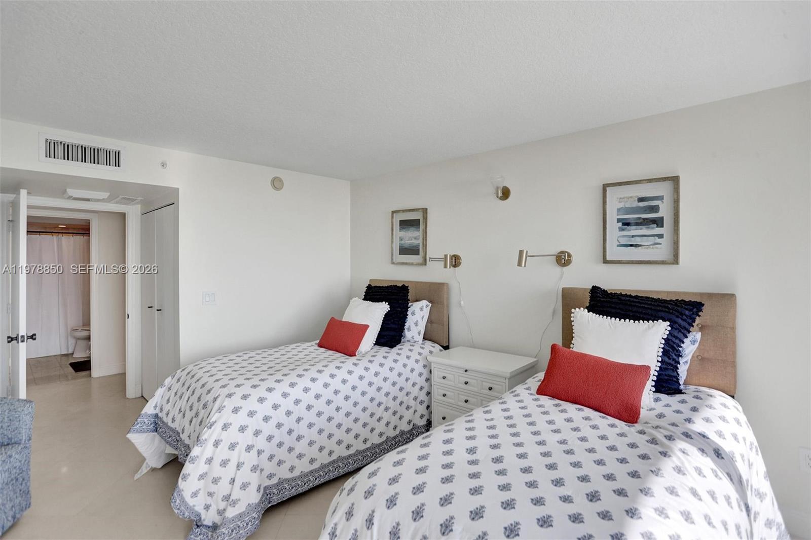 6917 Collins Ave # 915