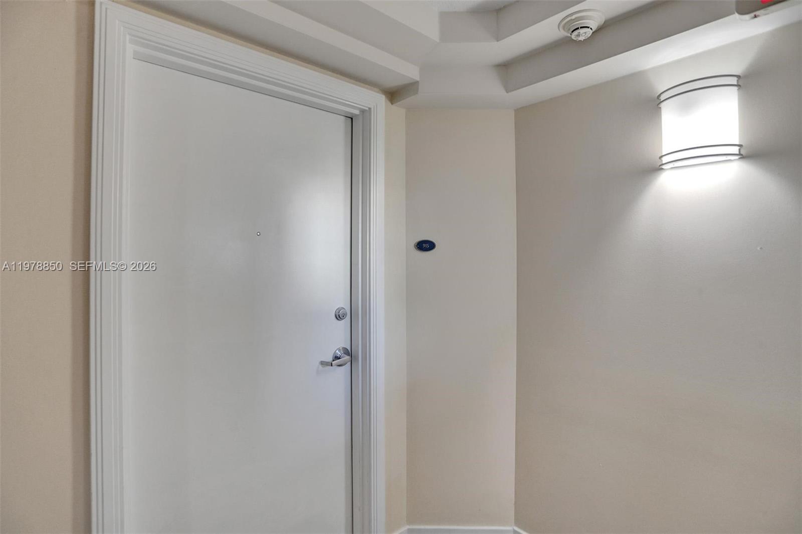 6917 Collins Ave # 915