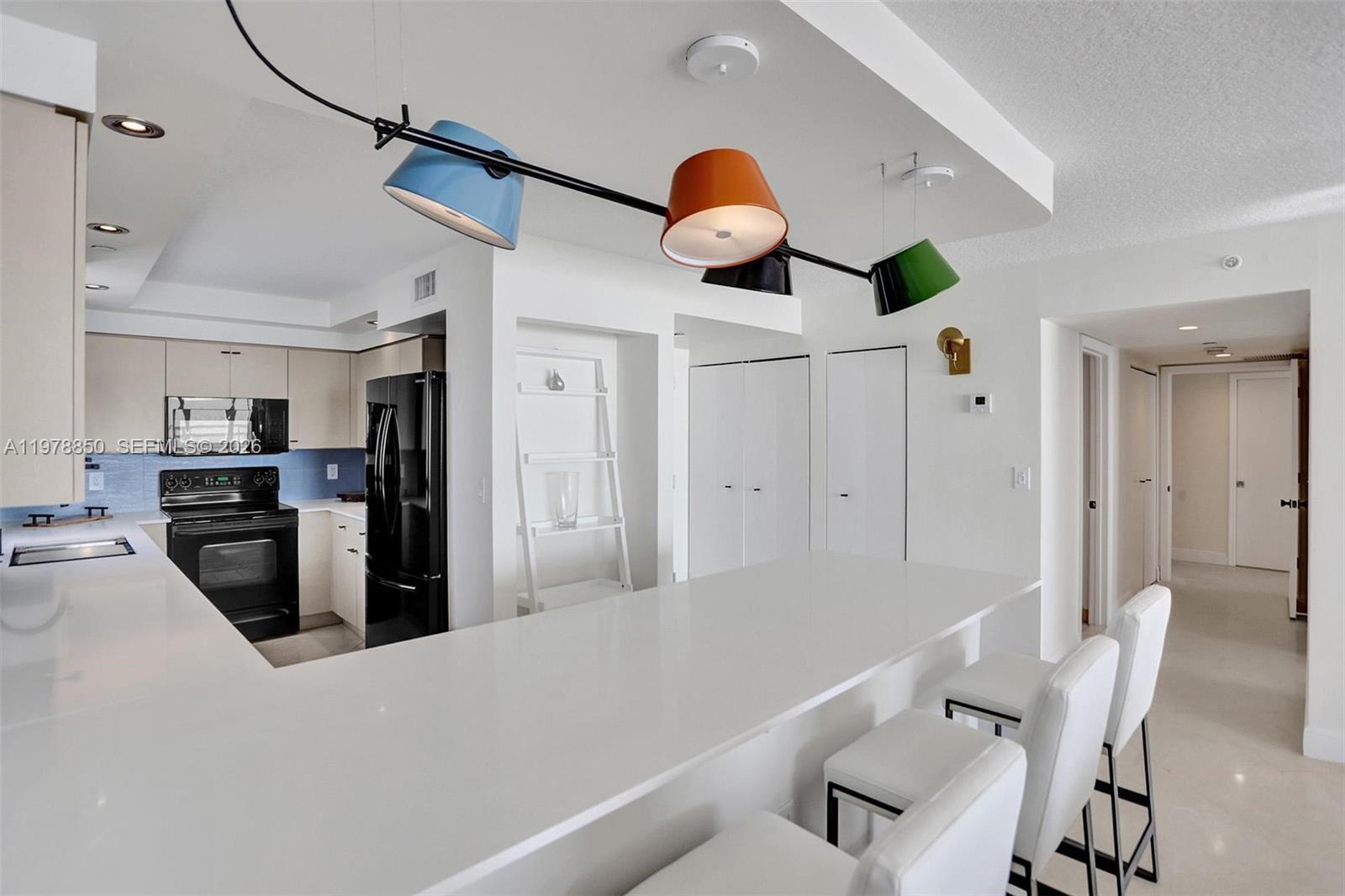 6917 Collins Ave # 915