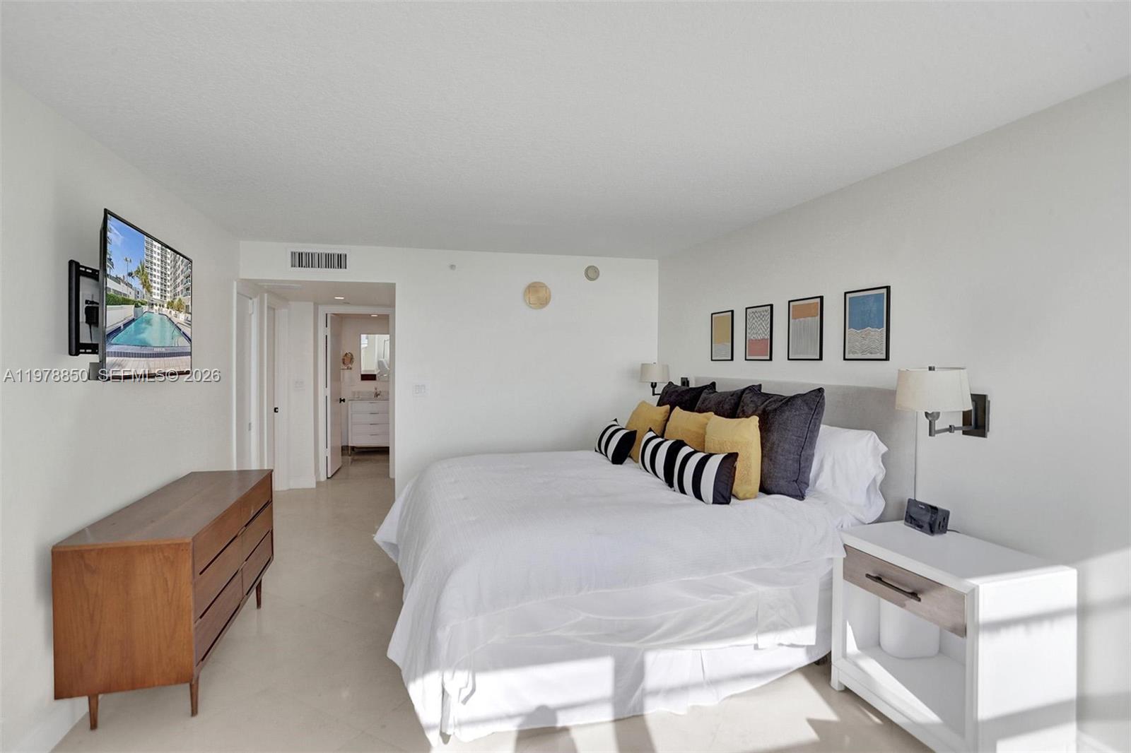 6917 Collins Ave # 915