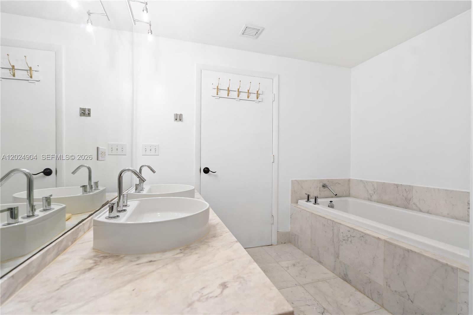 244 Biscayne Blvd # 3108