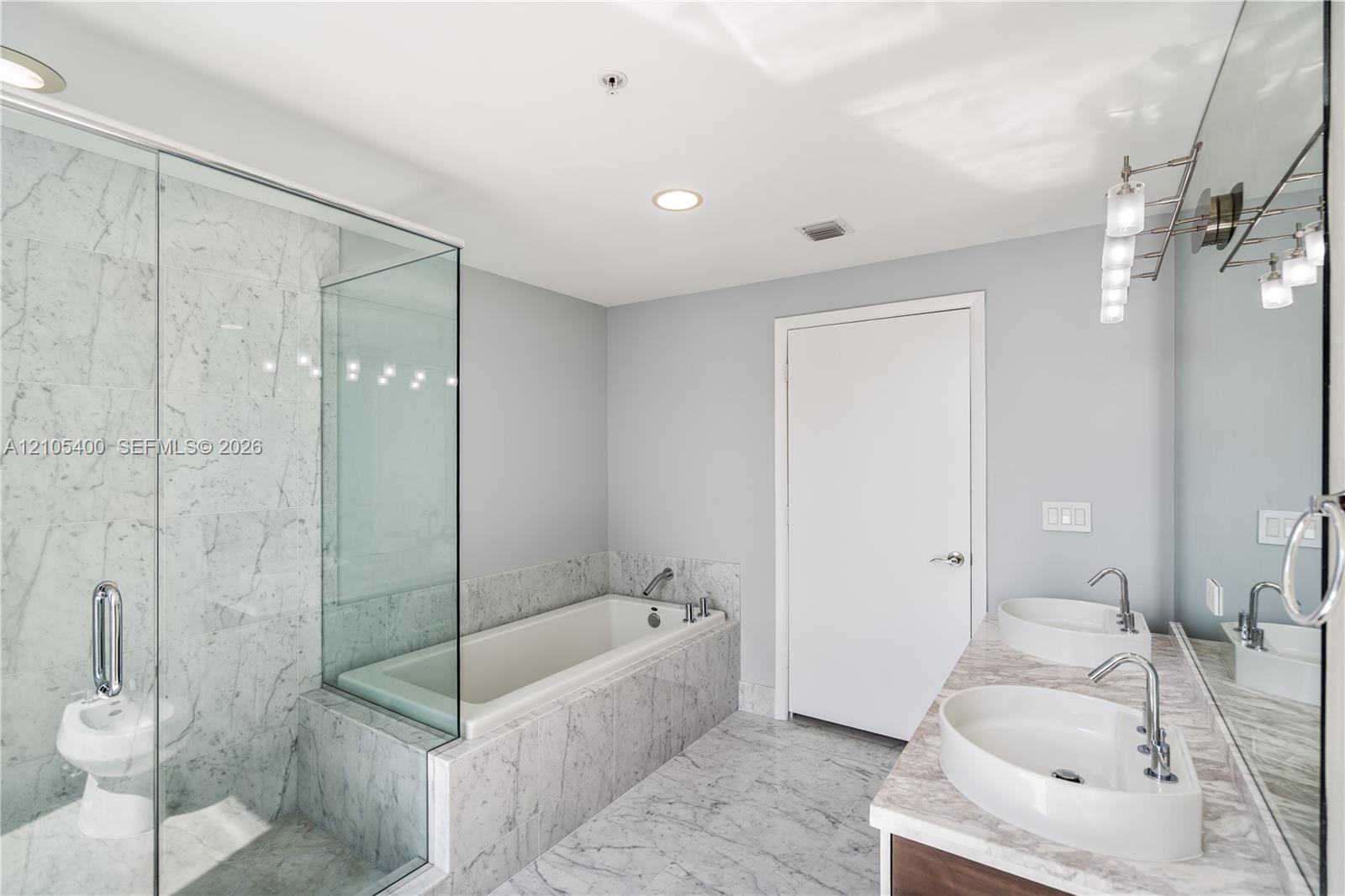 244 Biscayne Blvd # 4308