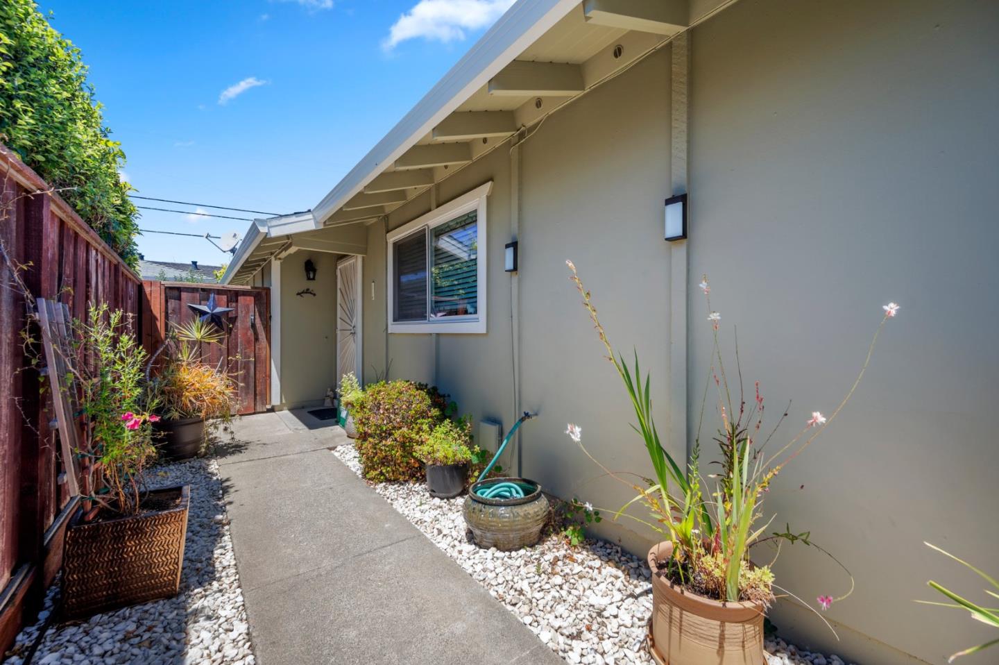 3312-3314 Los Prados Street