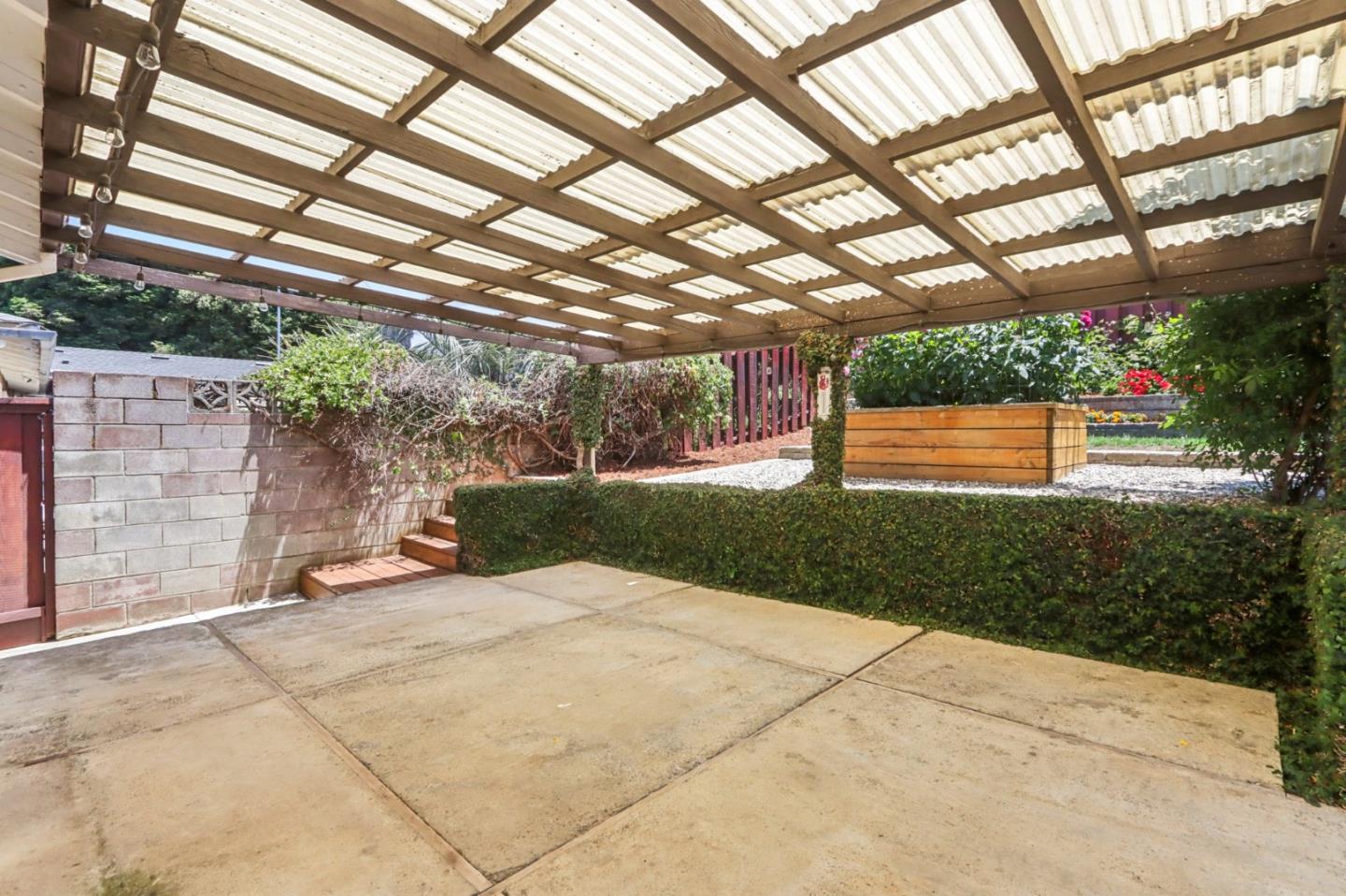 3263 Kelly Street
