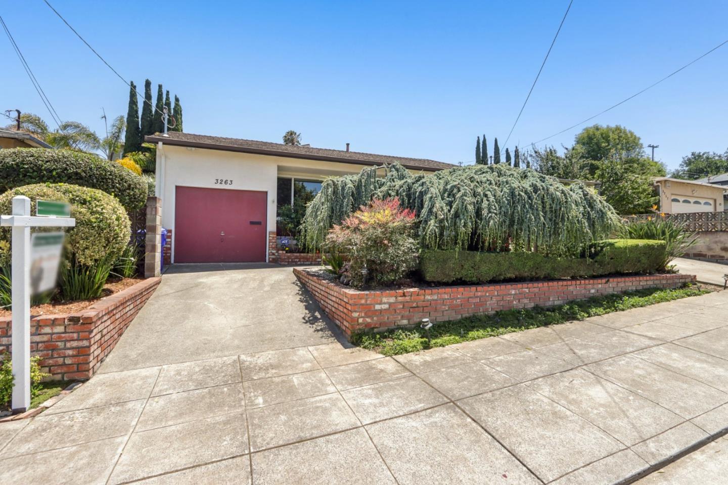 3263 Kelly Street