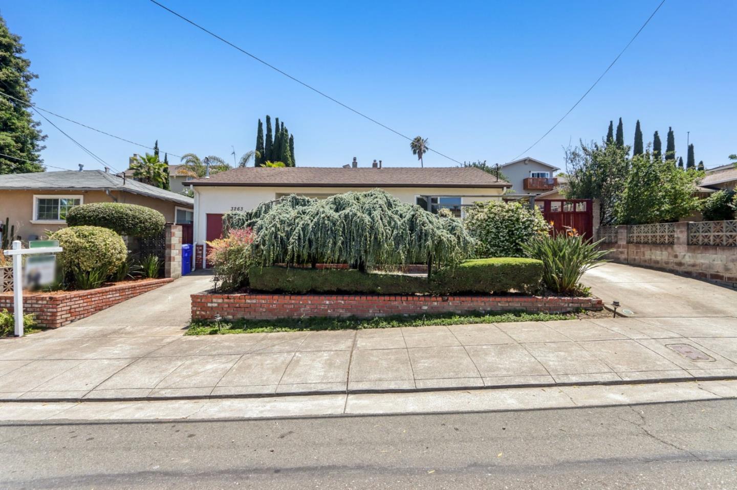 3263 Kelly Street