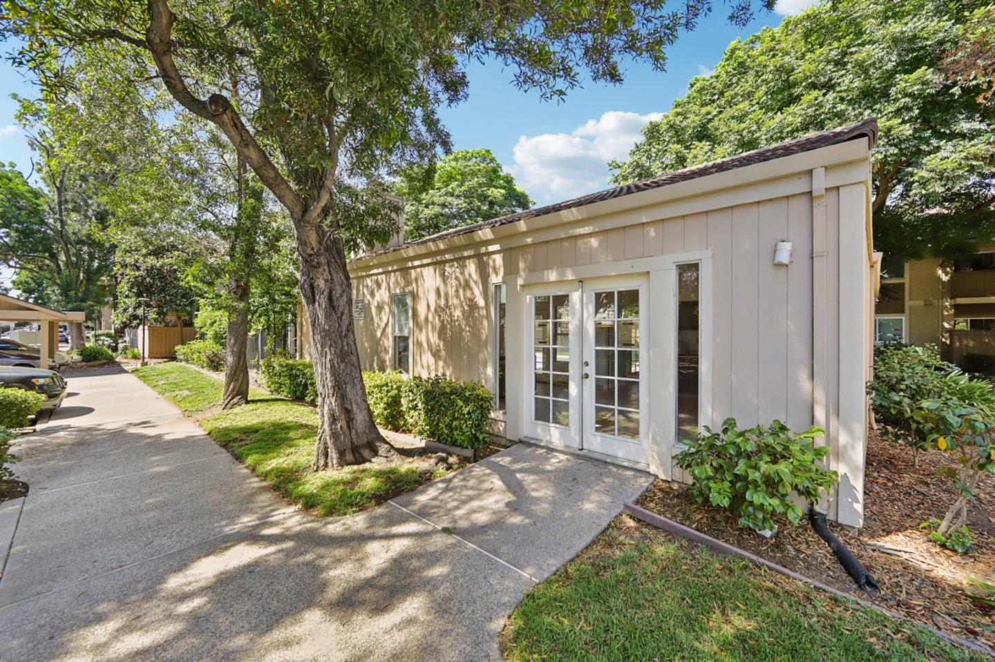 120 Damsen Drive
