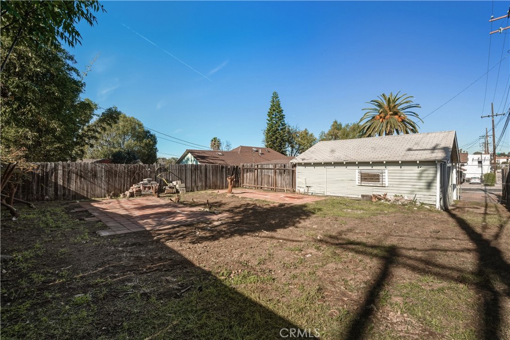 240 E Eldridge