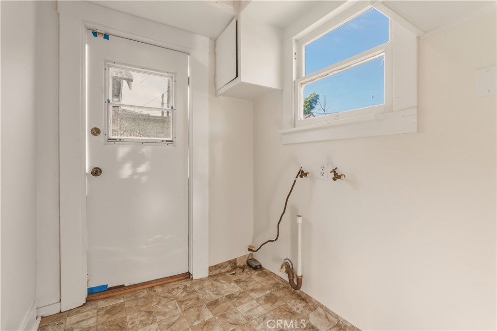 240 E Eldridge