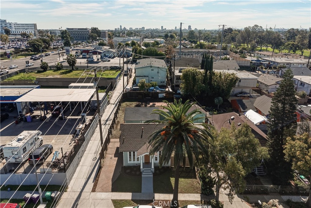 240 E Eldridge