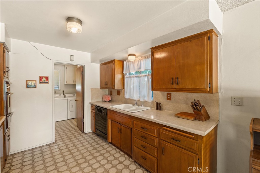 3412 N San Joaquin