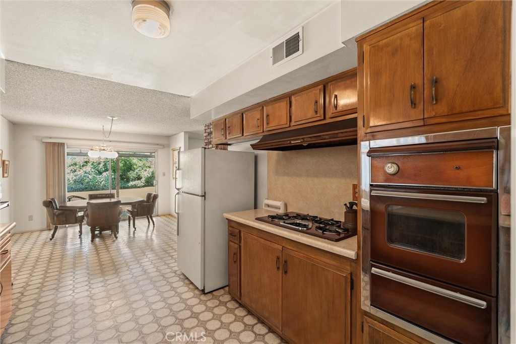 3412 N San Joaquin