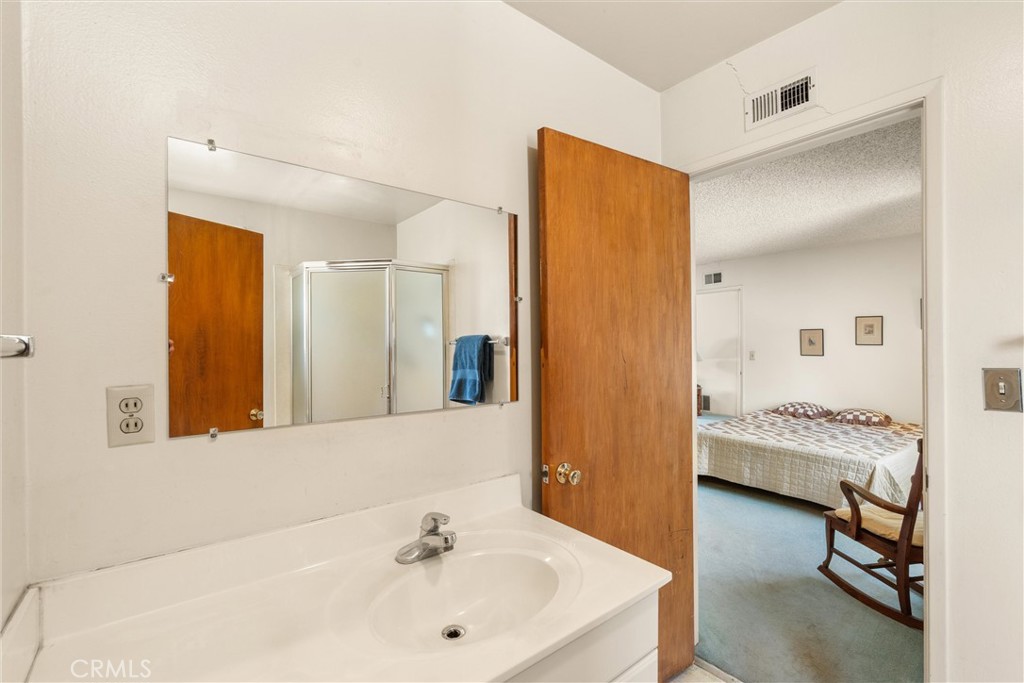 3412 N San Joaquin