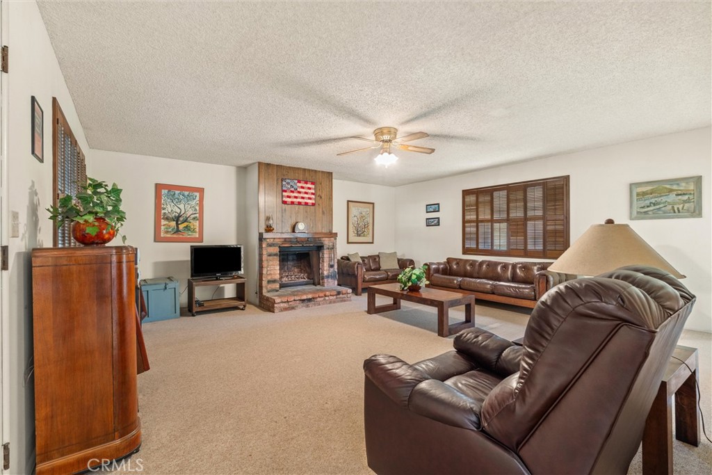 3412 N San Joaquin