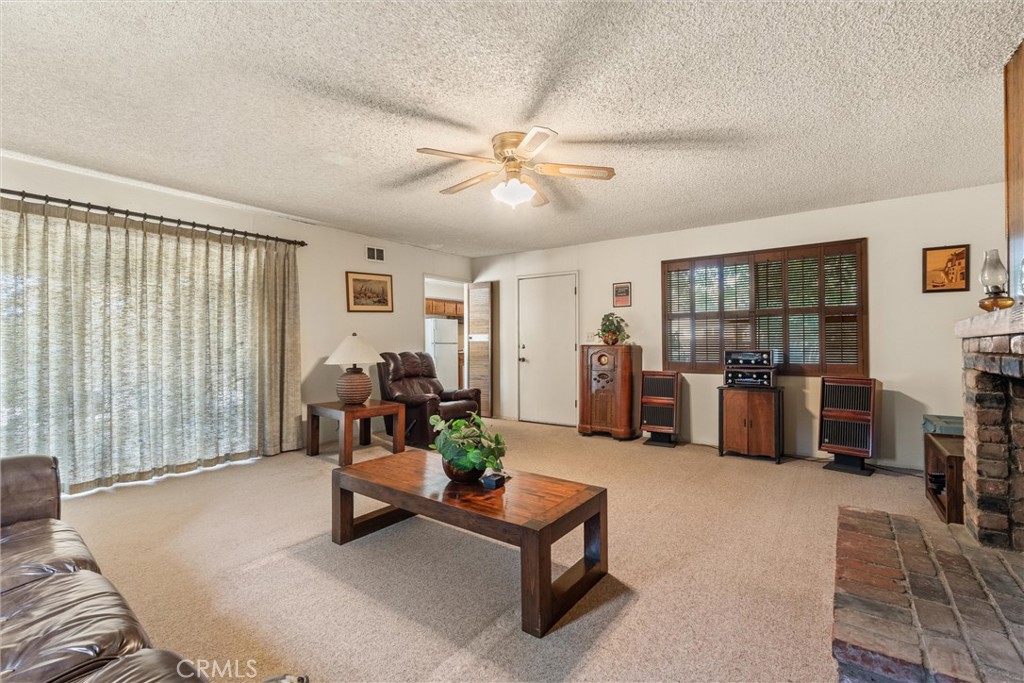 3412 N San Joaquin