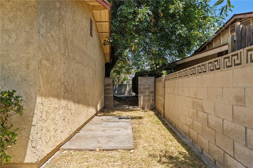 3412 N San Joaquin