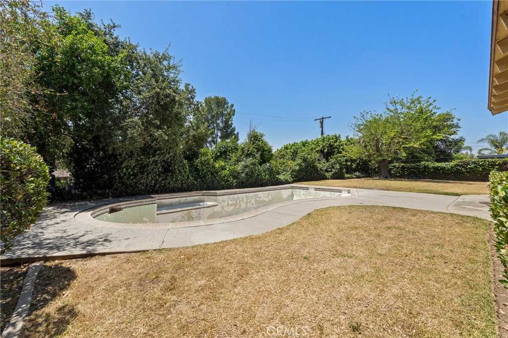 3412 N San Joaquin