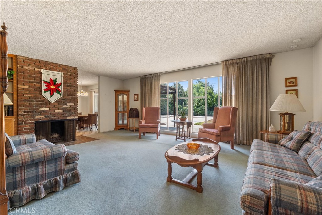 3412 N San Joaquin