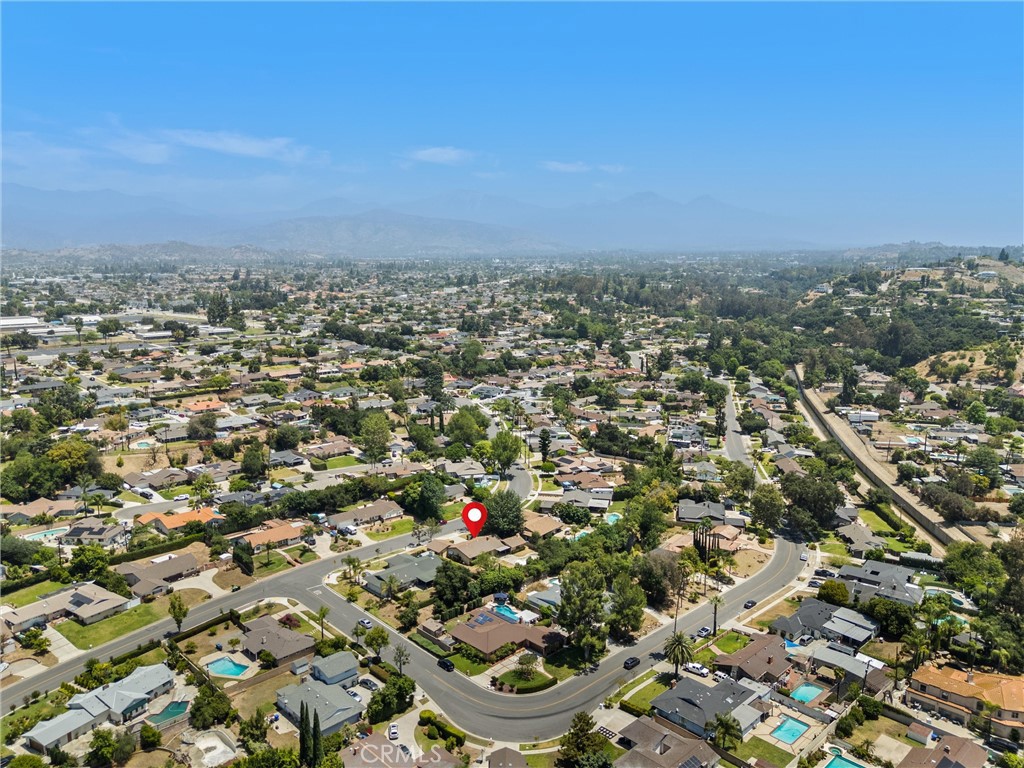3412 N San Joaquin