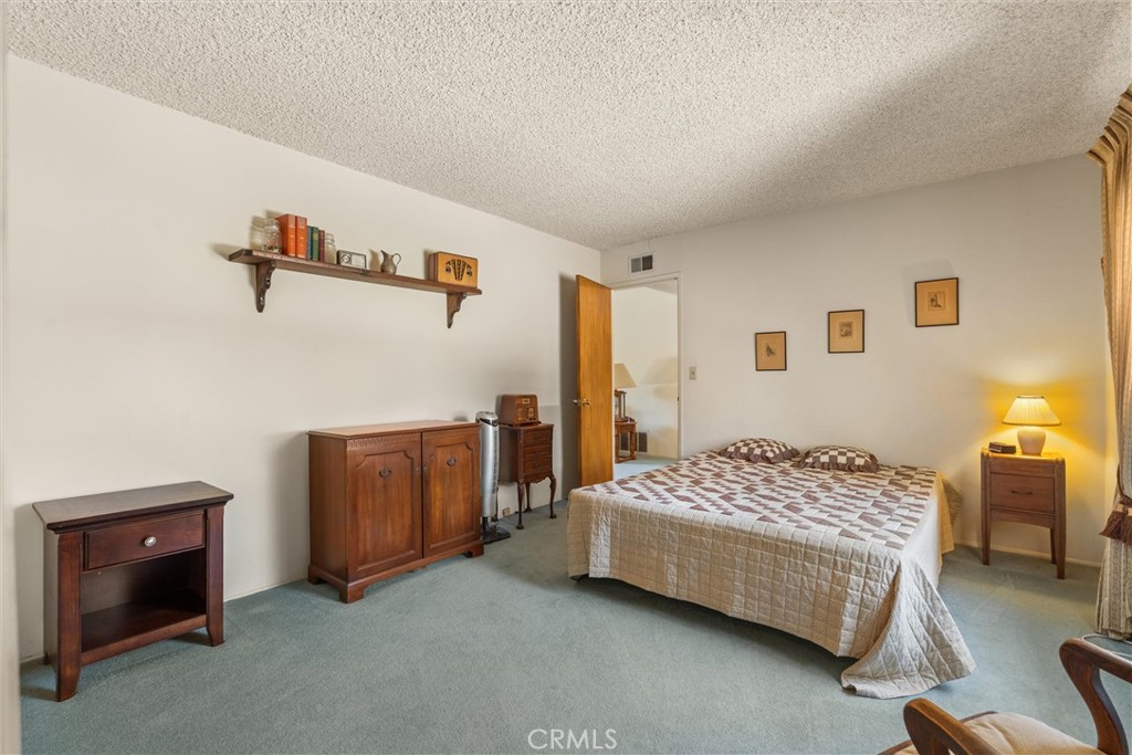 3412 N San Joaquin
