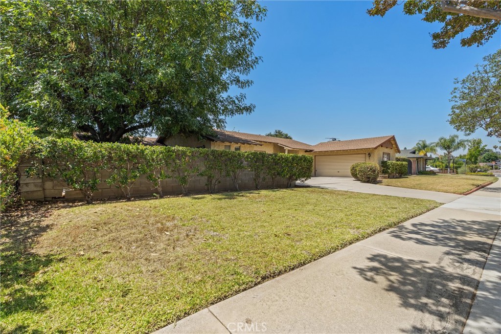 3412 N San Joaquin