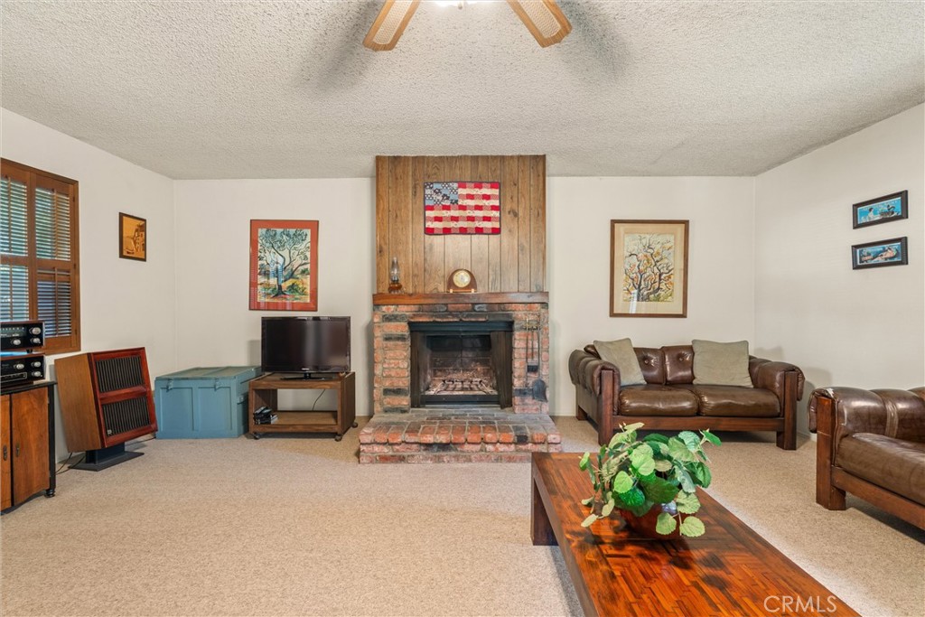 3412 N San Joaquin