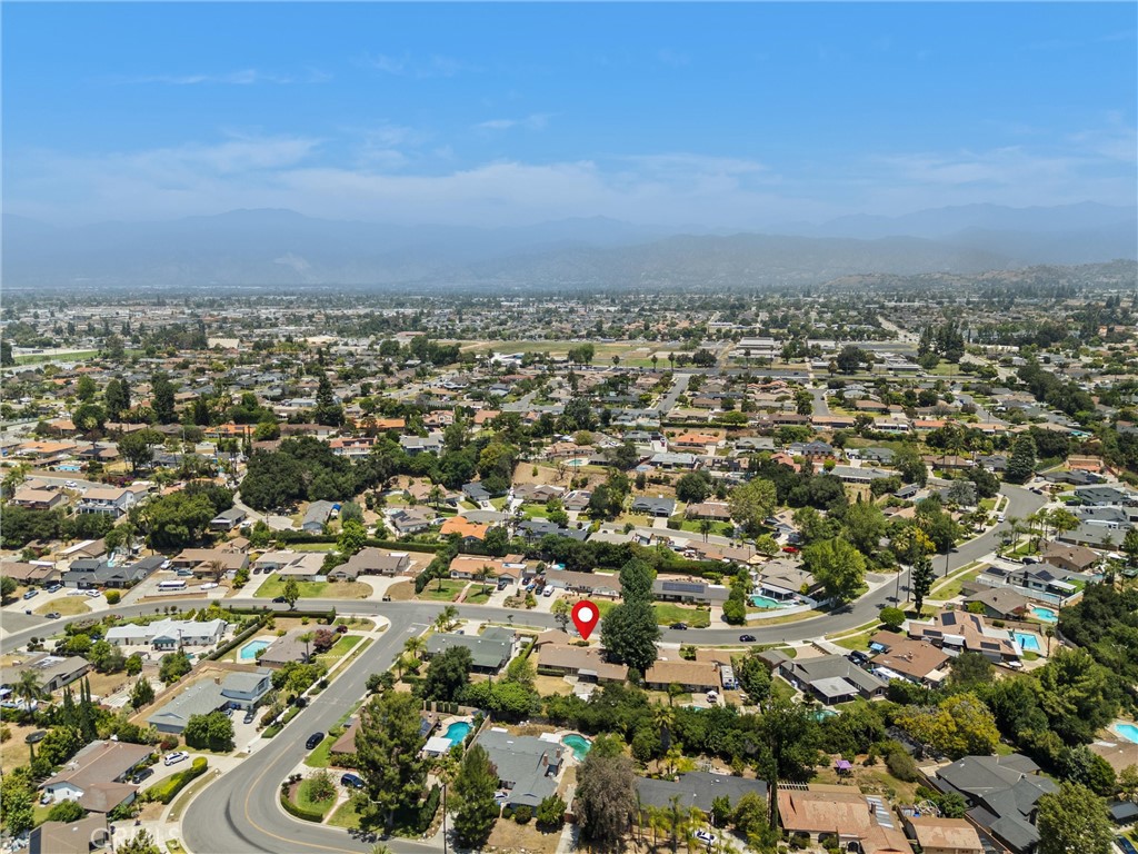 3412 N San Joaquin