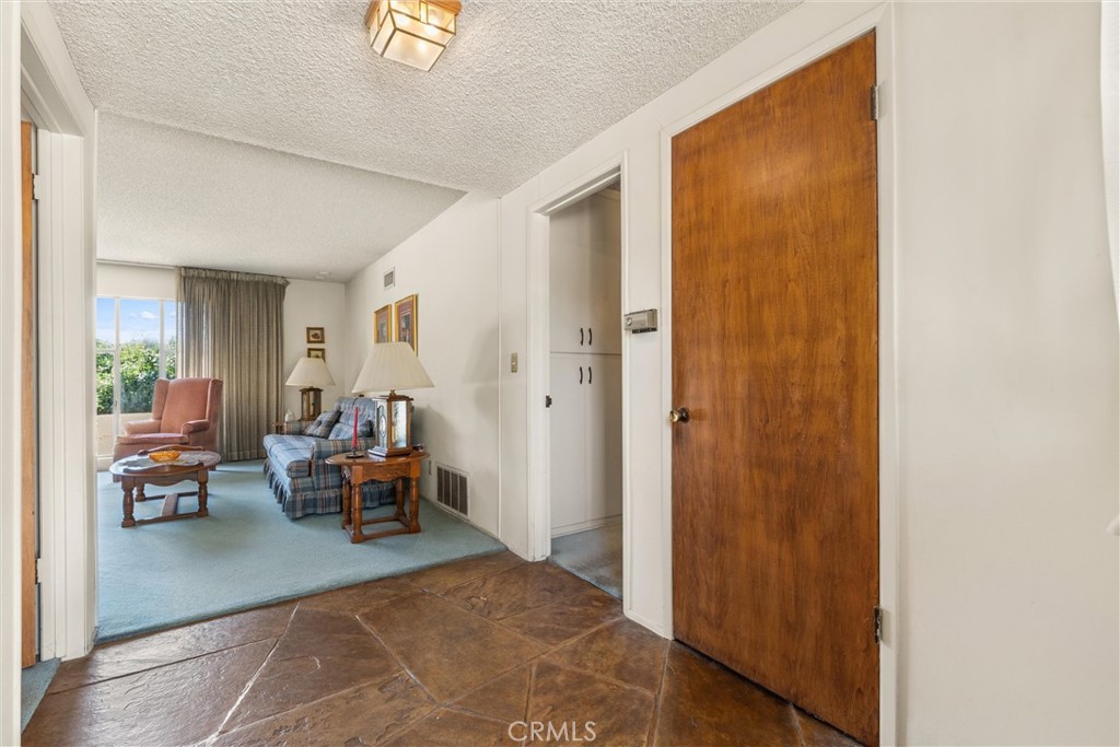 3412 N San Joaquin