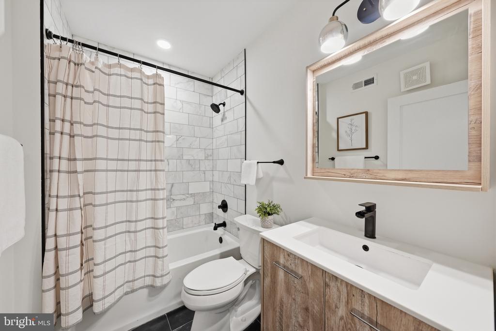 6914 WILLOW STREET NW Unit: 3