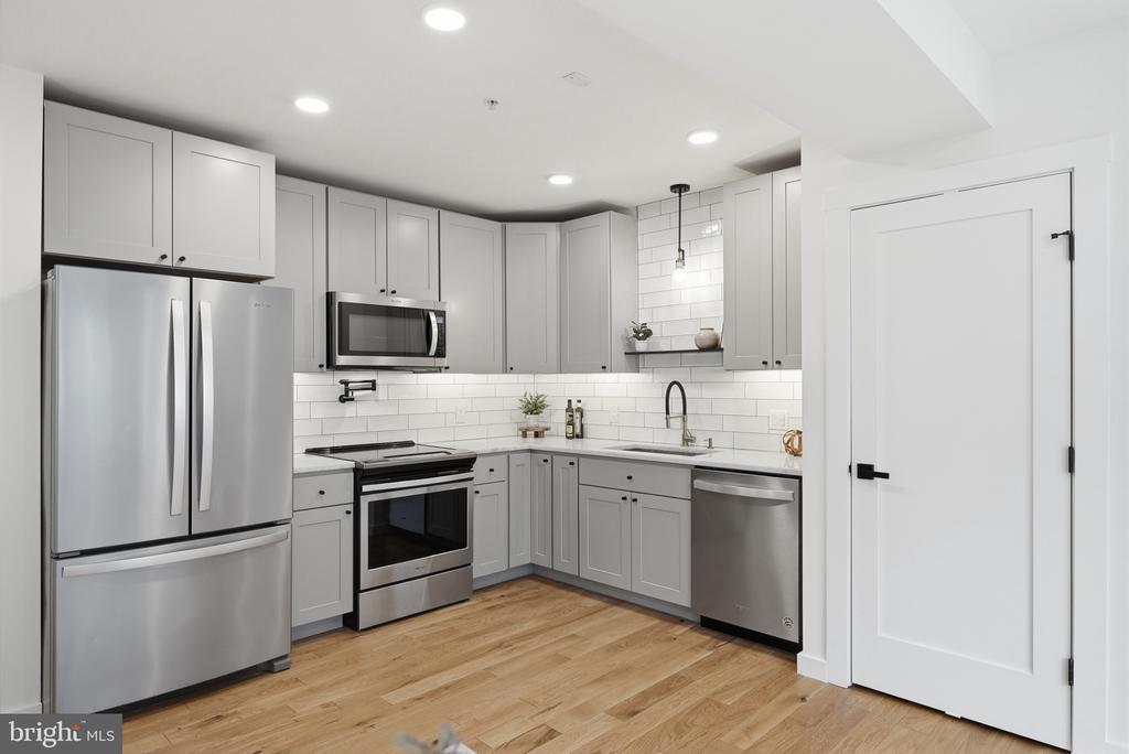 6914 WILLOW STREET NW Unit: 3