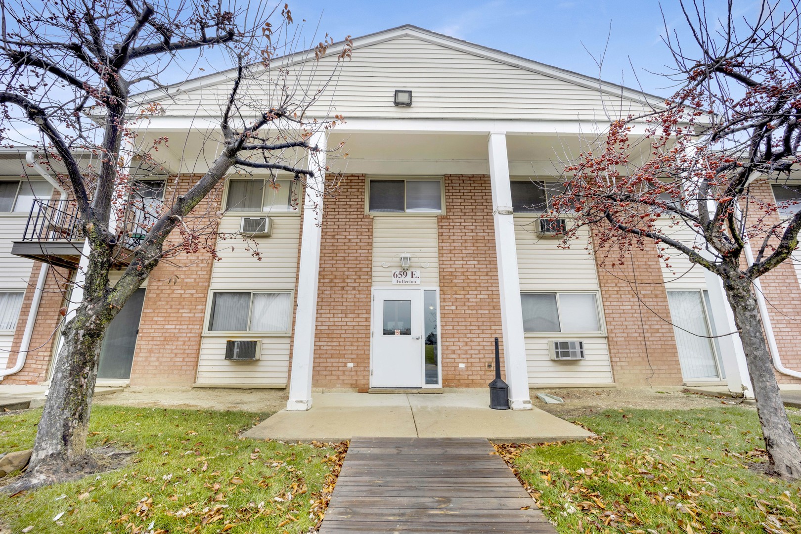 659 E Fullerton Avenue Unit: 9-110