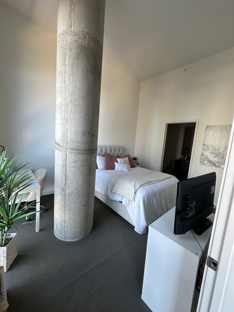 730 W Couch Place Unit: 605