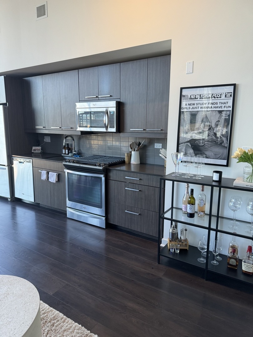 730 W Couch Place Unit: 605