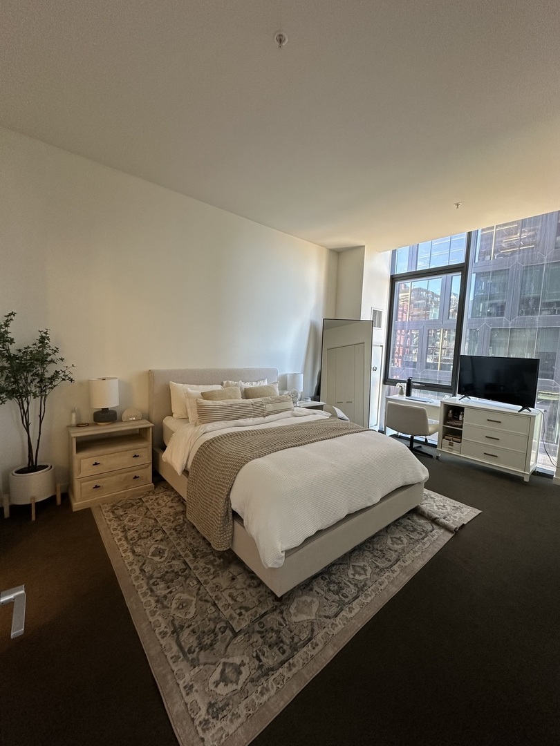 730 W Couch Place Unit: 605