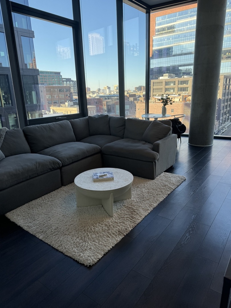 730 W Couch Place Unit: 605
