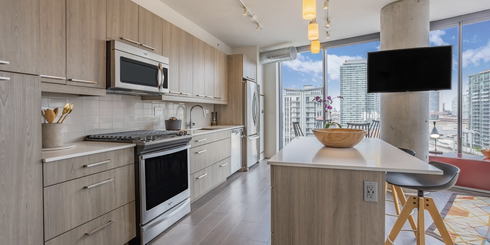 730 W Couch Place Unit: 605