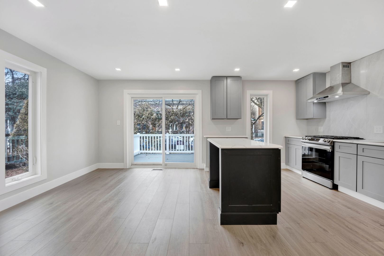 4649 N Kenmore Avenue Unit: A