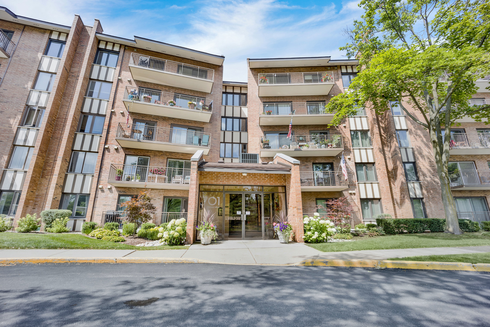 701 Lake Hinsdale Drive Unit: 106