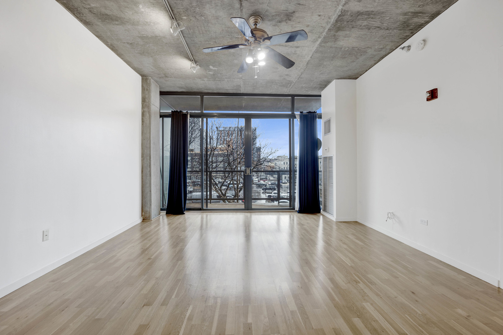 321 S Sangamon Street Unit: 303