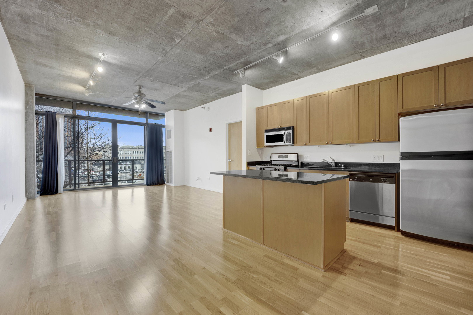 321 S Sangamon Street Unit: 303