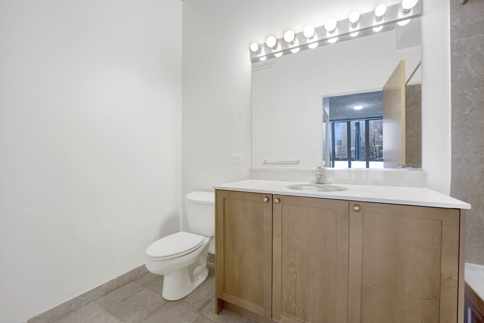 321 S Sangamon Street Unit: 303