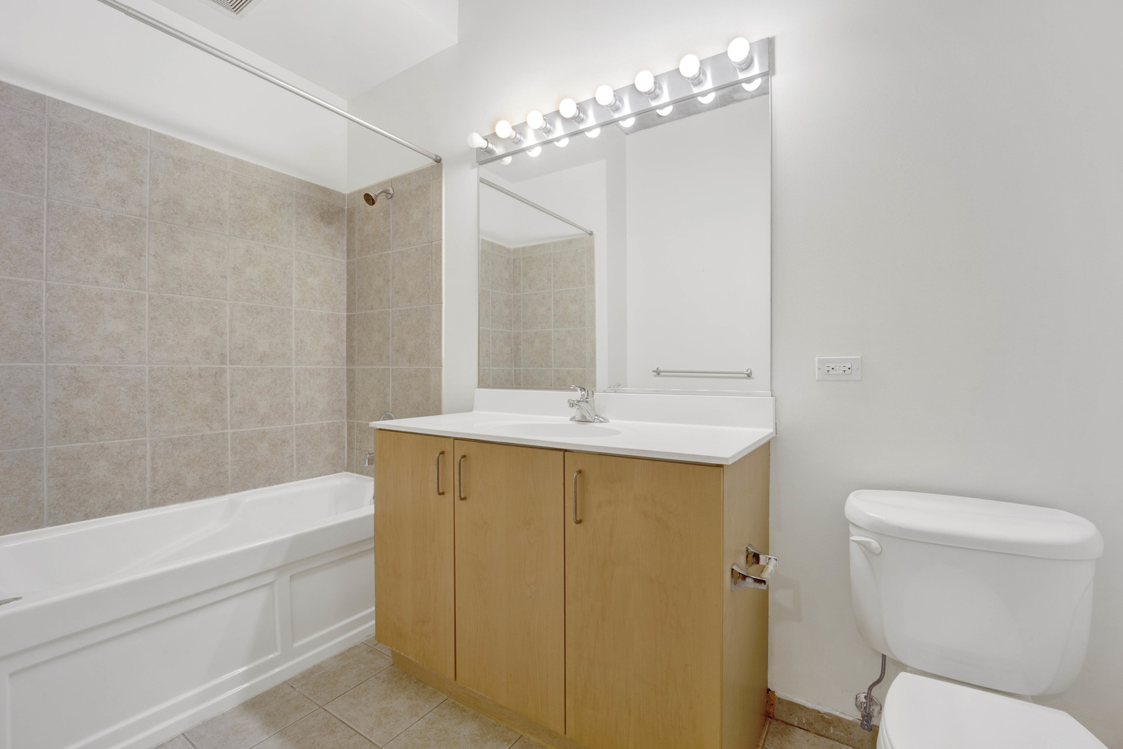 321 S Sangamon Street Unit: 303