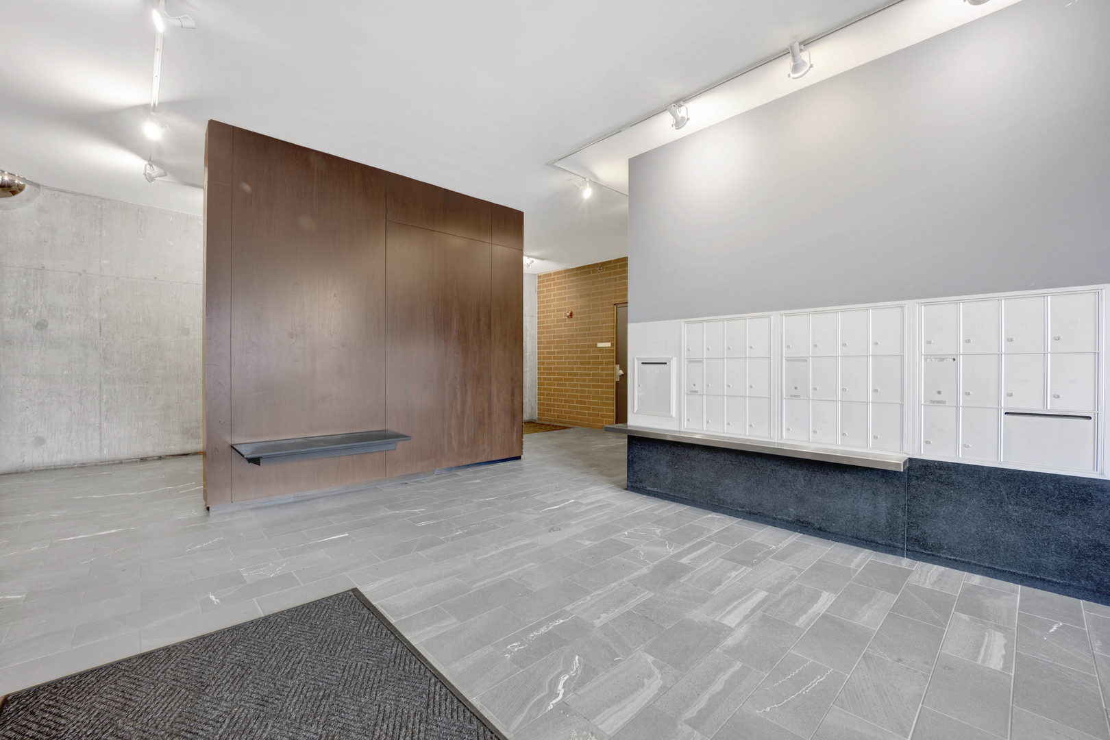 321 S Sangamon Street Unit: 303
