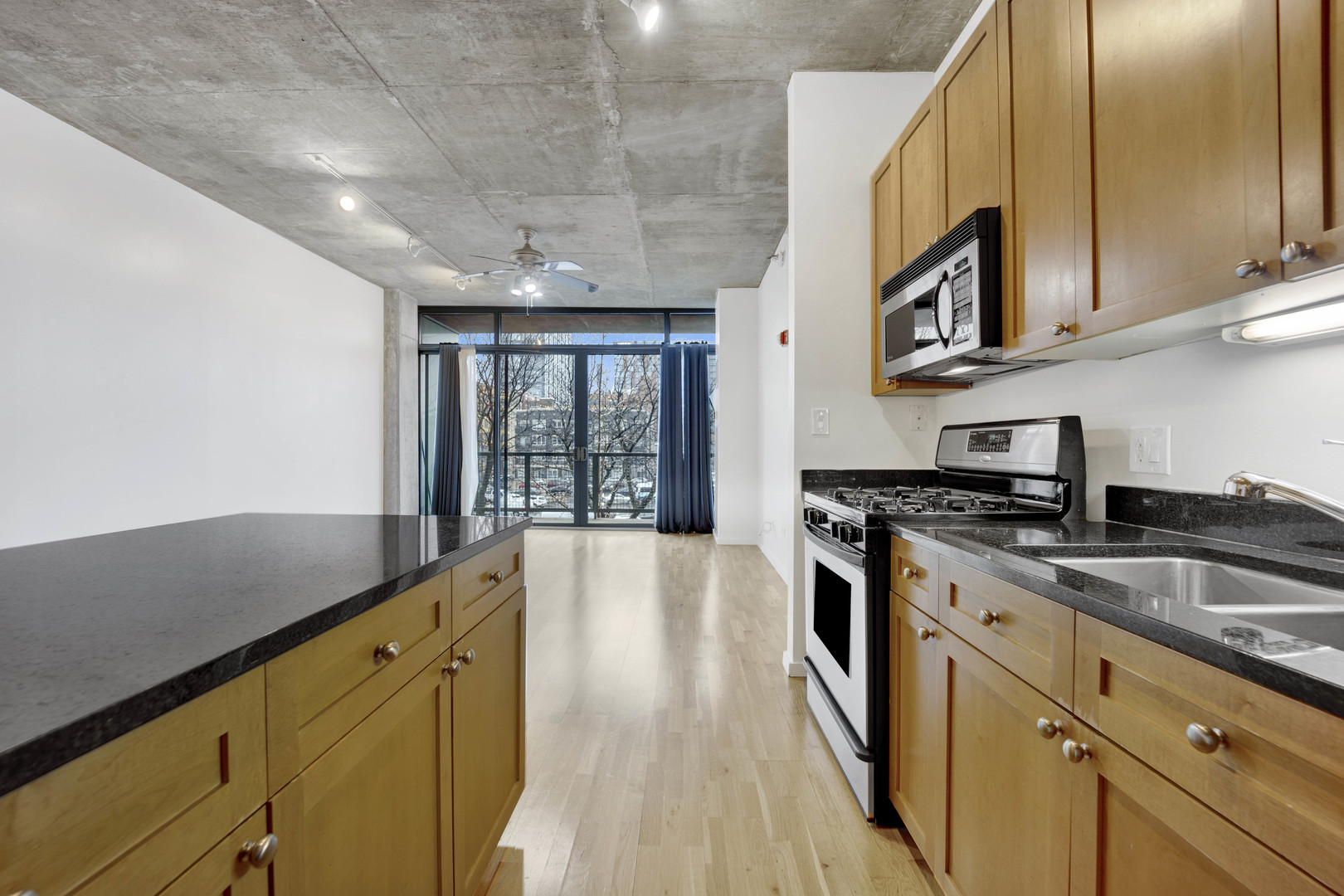 321 S Sangamon Street Unit: 303