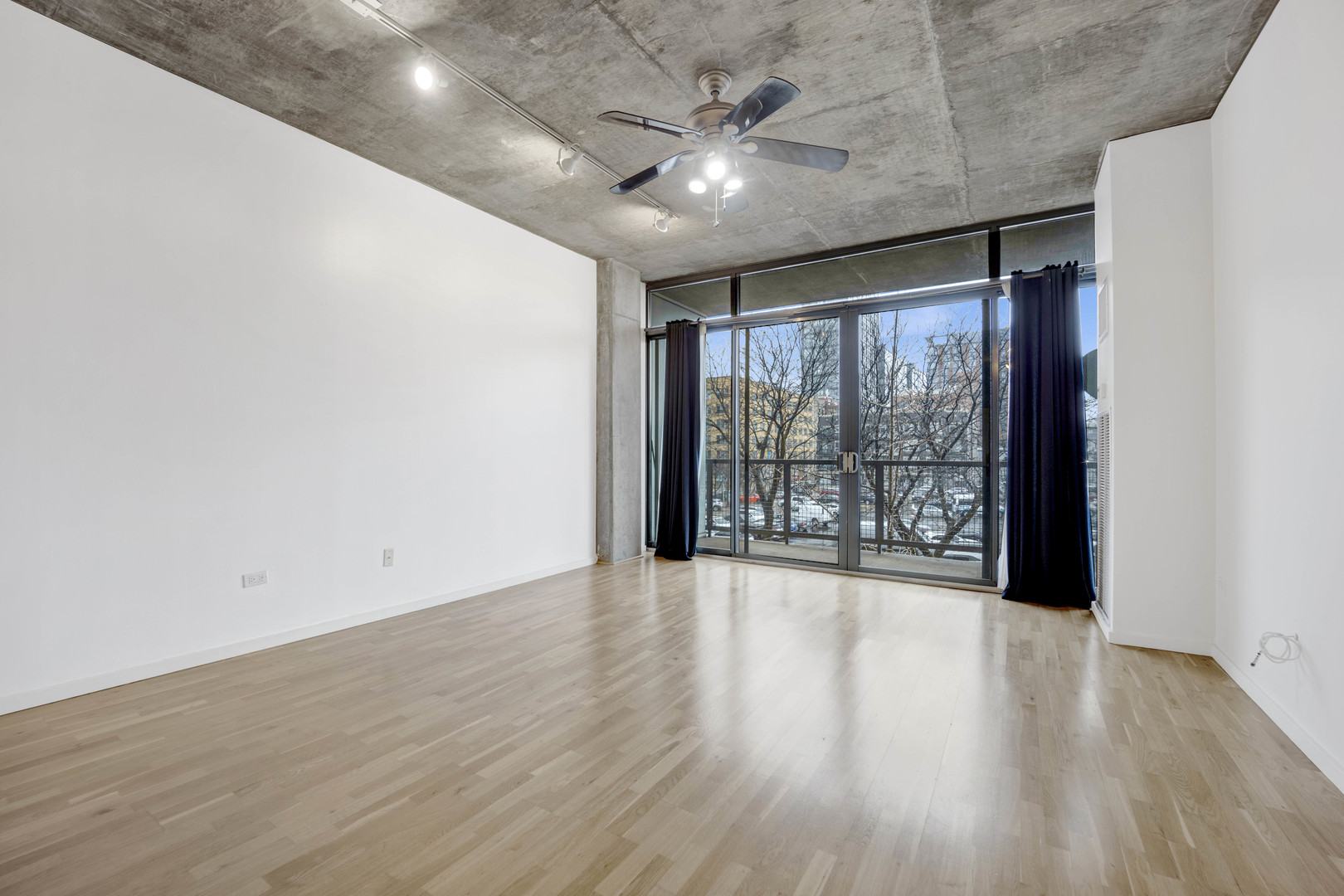 321 S Sangamon Street Unit: 303