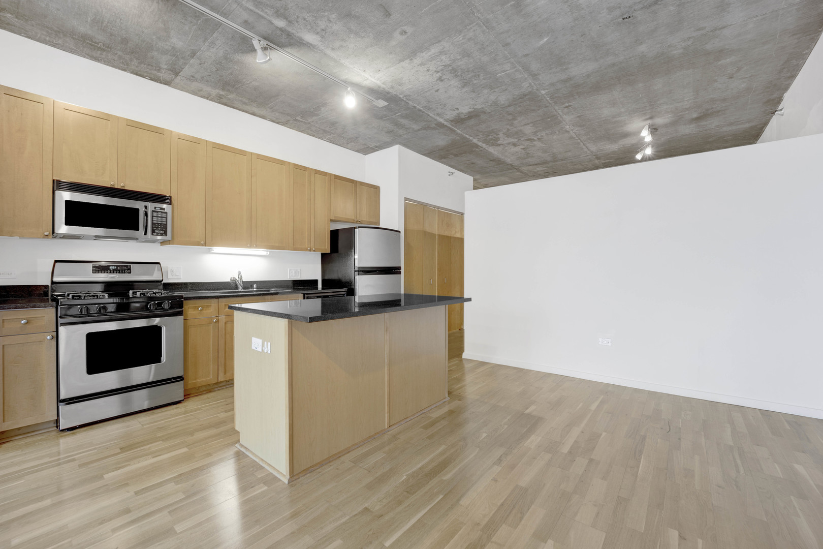 321 S Sangamon Street Unit: 303