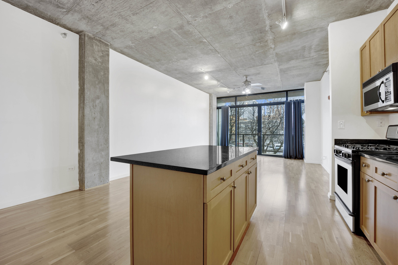 321 S Sangamon Street Unit: 303