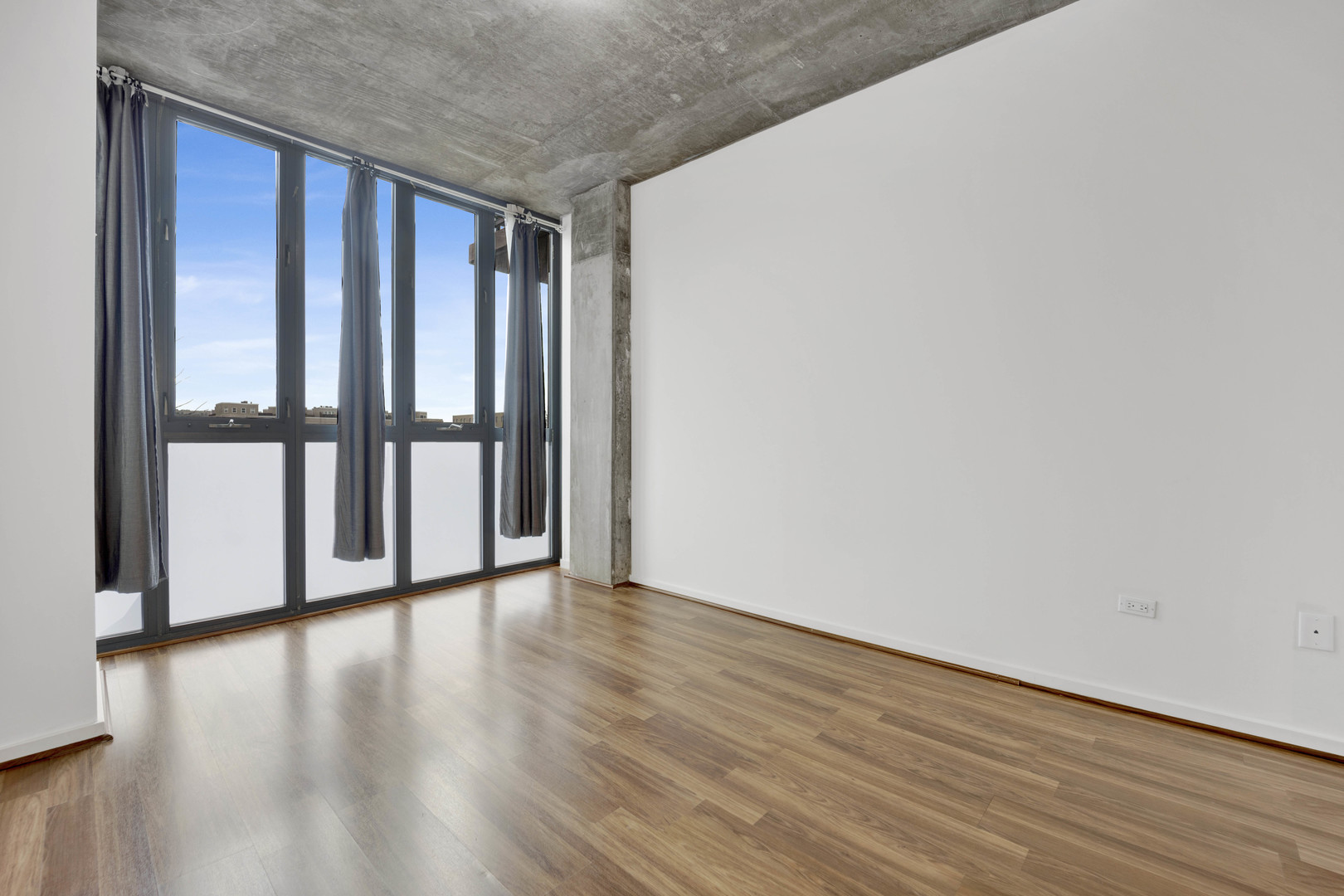 321 S Sangamon Street Unit: 303